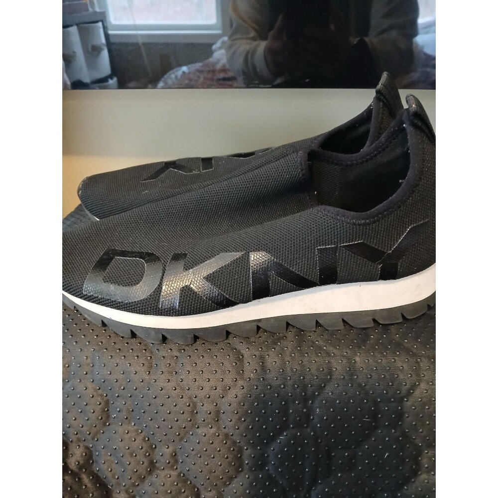 Women's DKNY Lightweight Slip On Comfort Sneaker Size 9